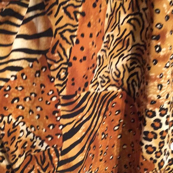 2x animal print short sleeve blouse worn once - Picture 5 of 6
